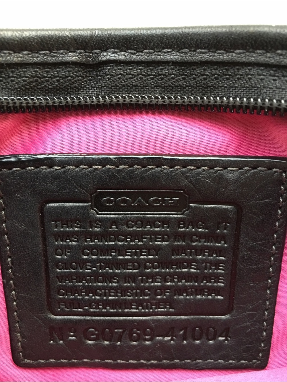 Elegant COACH Black Leather Crossbody with Embossed Coach Logo - Picture 3 of 3